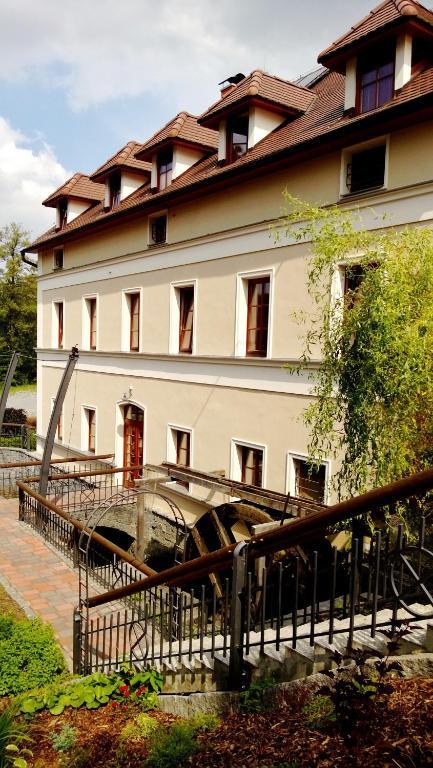 Pension Mlyn Stare Mitrovice Sedlec-Prcice Buitenkant foto