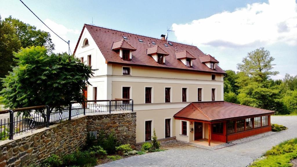 Pension Mlyn Stare Mitrovice Sedlec-Prcice Buitenkant foto